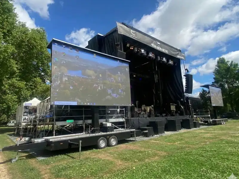 Remorque écran LED mobile déployée en moins de 20 minutes