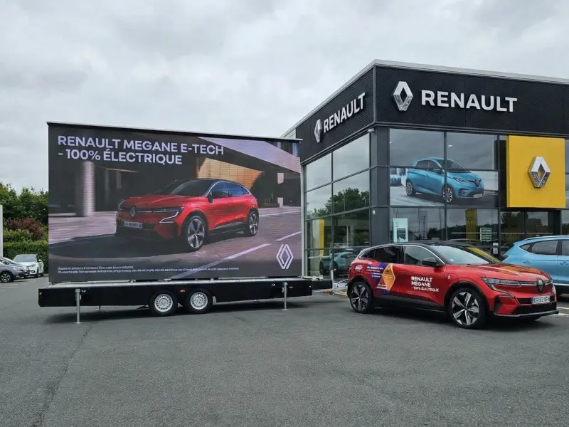 Transport et logistique facile de remorque écran LED en centre-ville