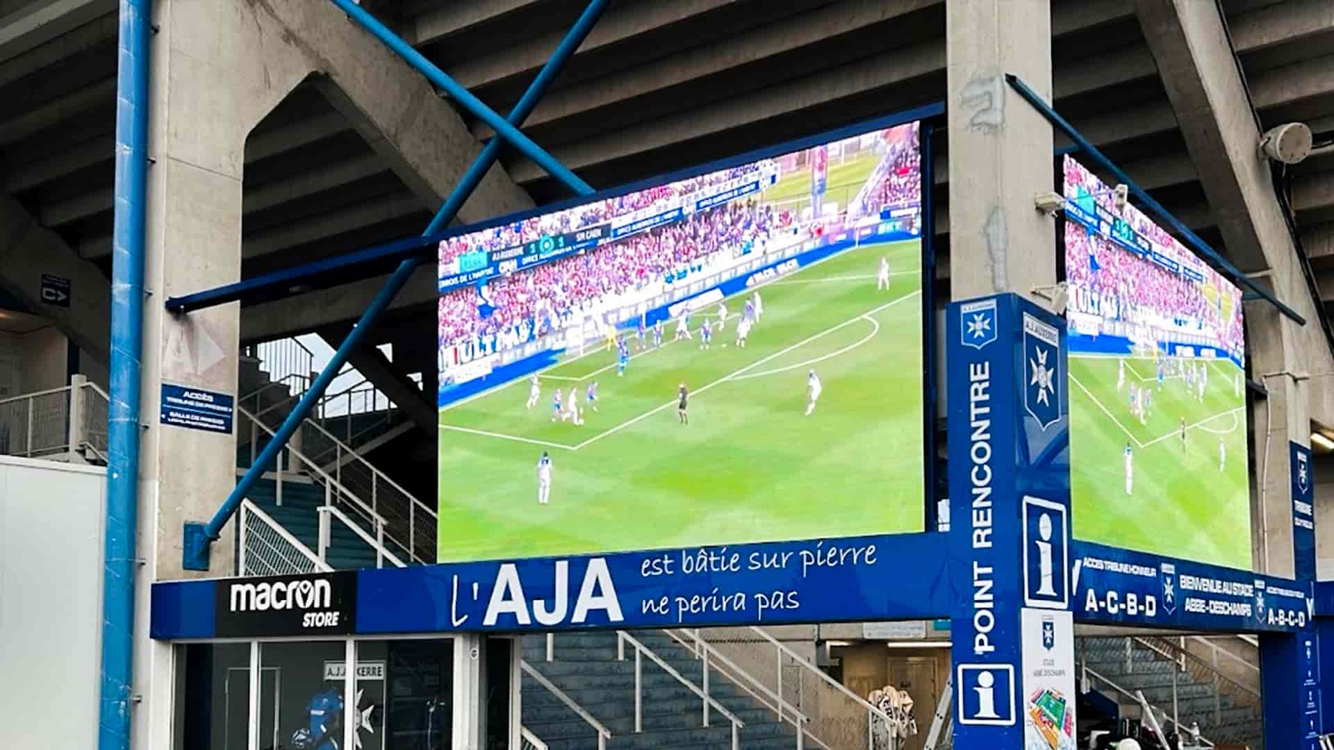 Diffusion match Fan Zone écran géant extérieur supporters AJA