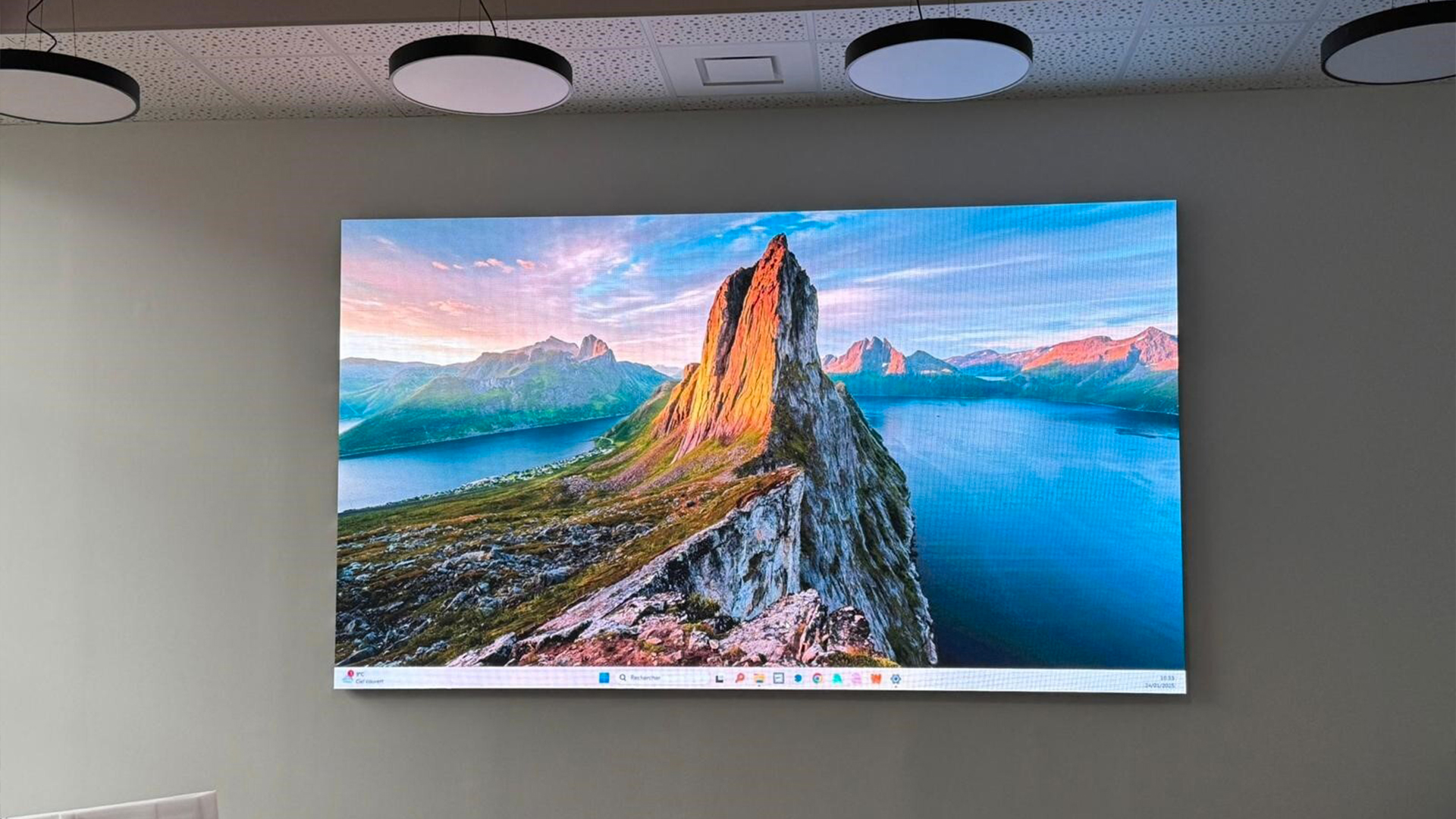 Montage écrans LED parvis Auxerre