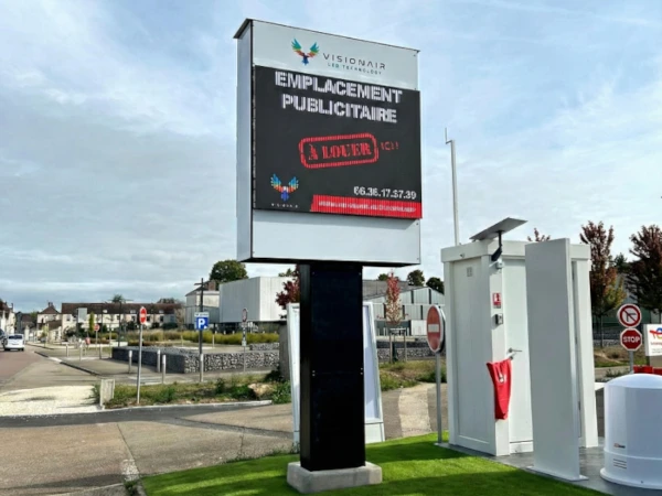 Affichage dynamique DOOH parking zone commerciale Monéteau Les Macherins