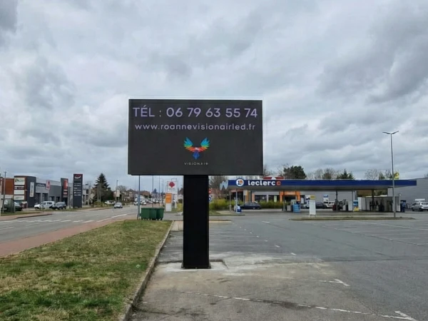 Écran publicitaire LED haute luminosité Roanne Hôtel de Ville