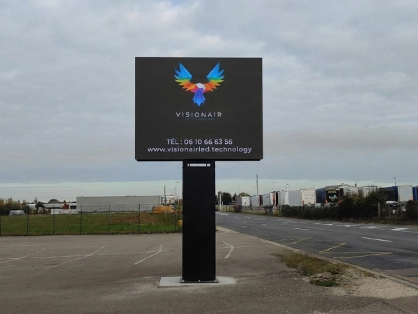 Panneau publicitaire LED grand format Auxerre centre avenue Gambetta