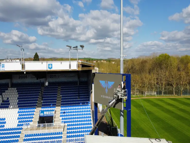 Ecran géant stade football haute luminosité visible de loin