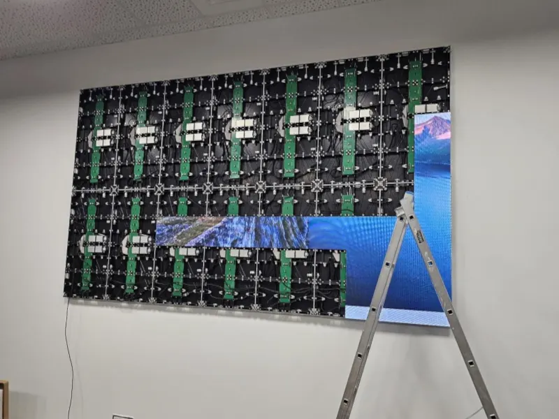 Installation maintenance avant modules LED fixes