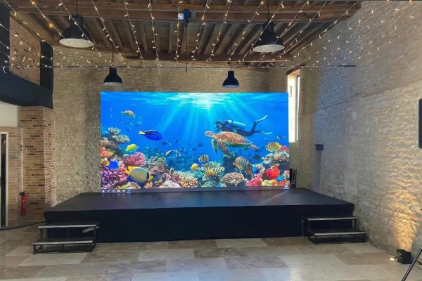 Vente et installation mur LED intérieur pour salle de réunion et showroom