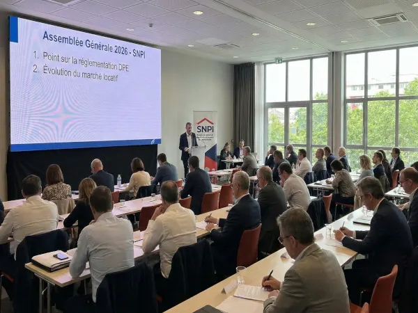 Ecran LED Courbe Intérieur